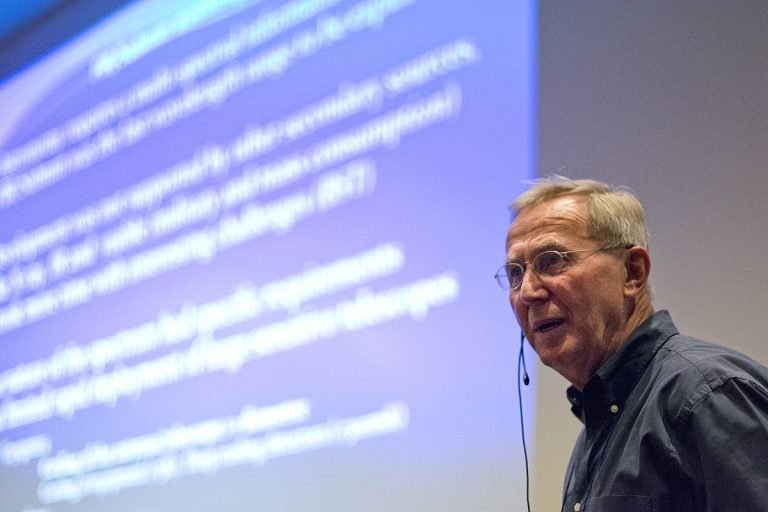 Thijs de Graauw galardonado en Finlandia por su impacto en la divulgación astronómica