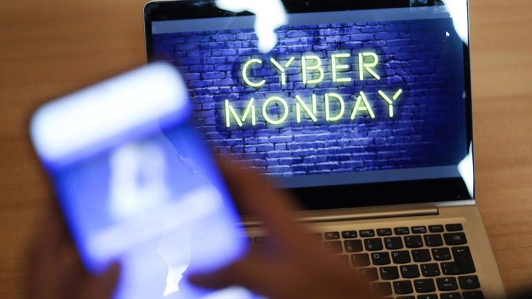 SERNAC recibió más de 100 reclamos durante la primera jornada del “CYBER MONDAY”