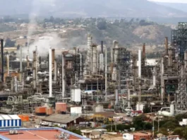 Ediles exigen transparentar convenios y aportes de ENAP a Concón en medio de episodios de emisiones